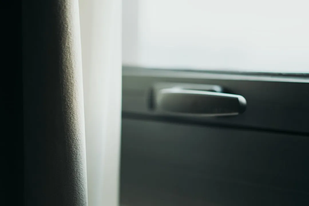 magnet-door-repair-and-strong-suction